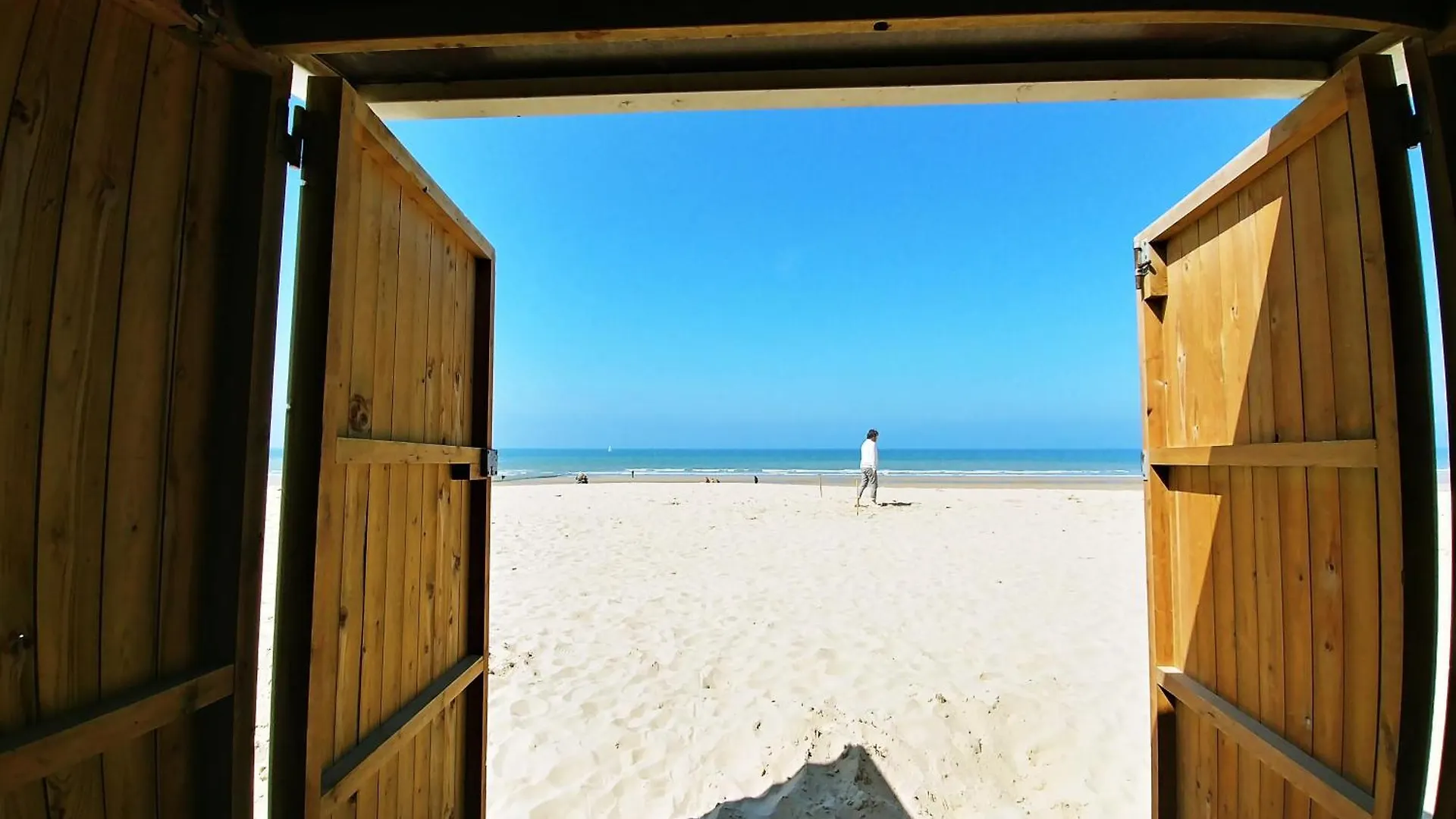 Middelkerke - Frontaal Zeezicht Vlakbij Casino Inclusief Garage En Strandcabine 0*,  Belgium