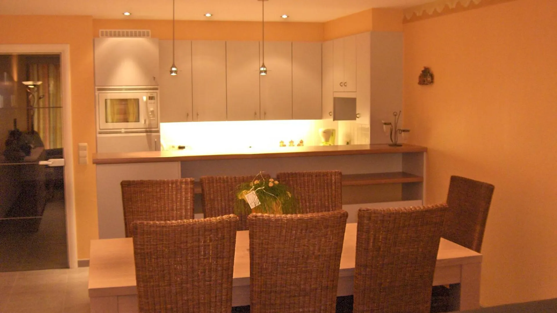 Apartment Middelkerke - Frontaal Zeezicht Vlakbij Casino Inclusief Garage En Strandcabine Belgium
